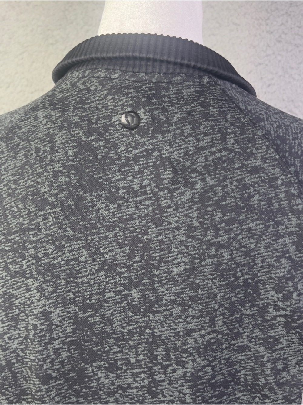 Lululemon Quarter Zip Pullover Womens 8 Gray Black Charcoal Athletic Preppy LS - Picture 4 of 9